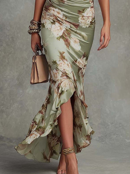 Ana: vestido largo asimétrico de satén verde con cuello en V, mangas abullonadas acampanadas y estampado floral